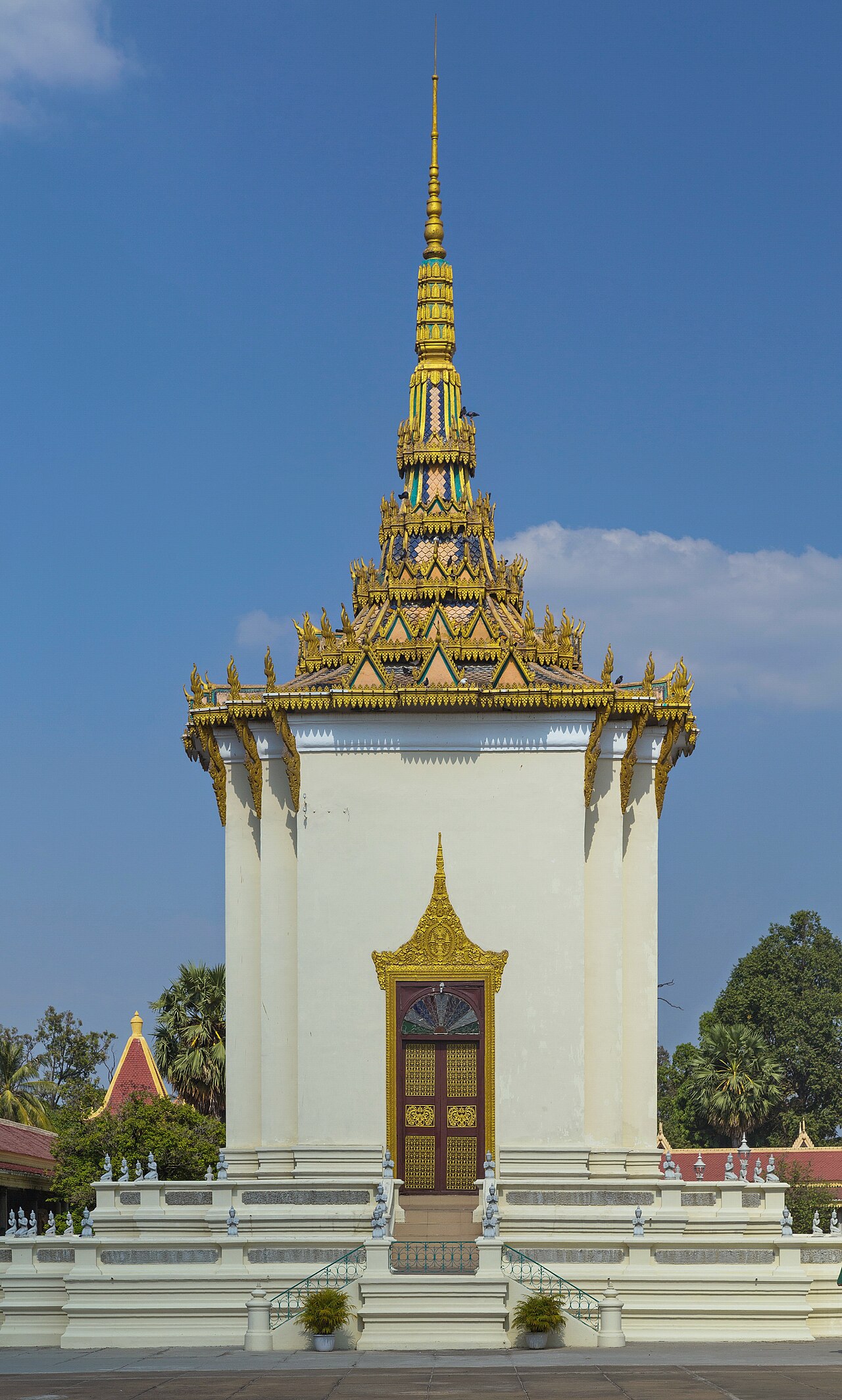 ព្រះបរមរាជវាំងកម្ពុជា logo