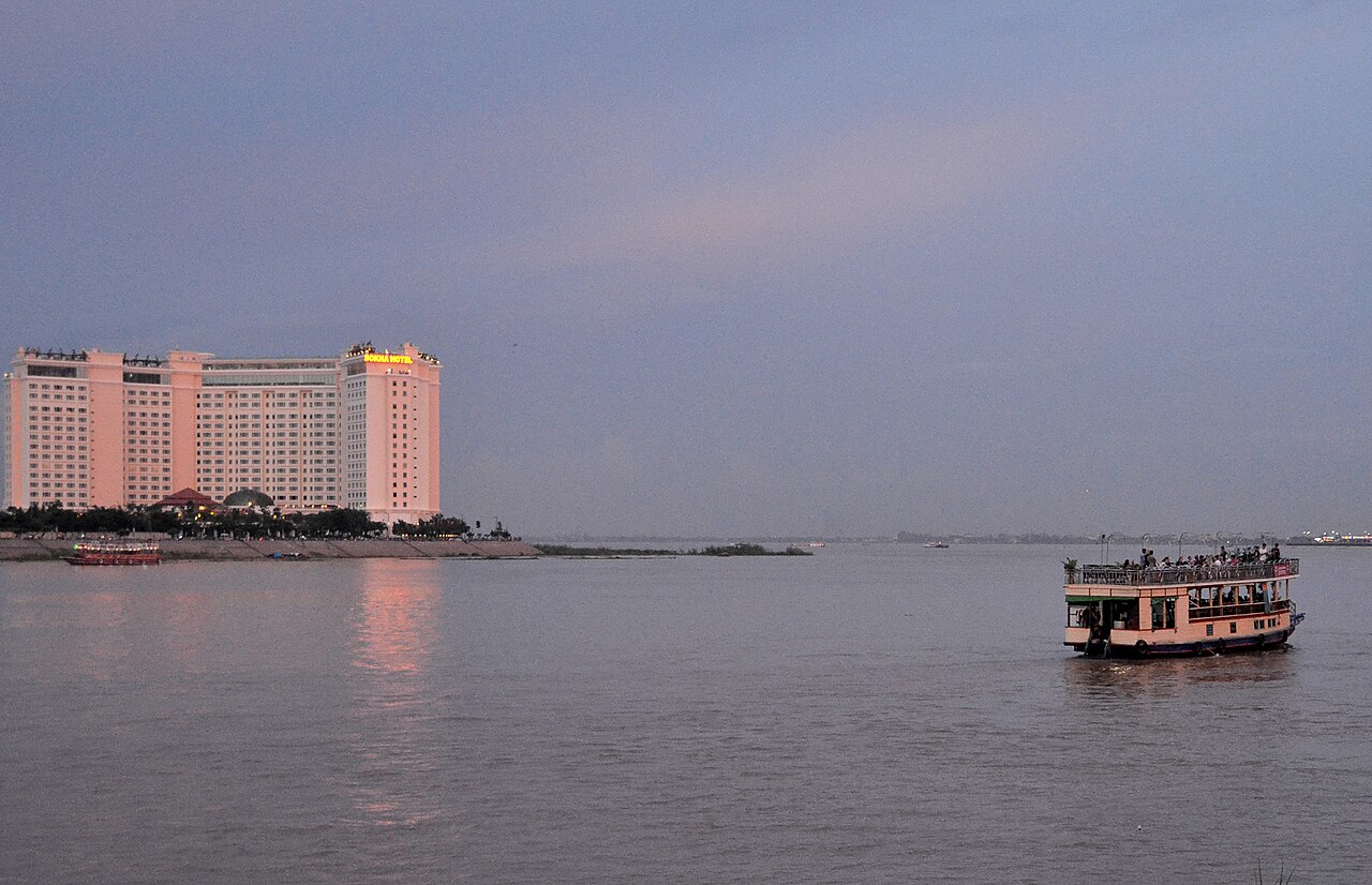 សណ្ឋាគារ និង រេស៊ីដង់ សុខា ភ្នំពេញ photo